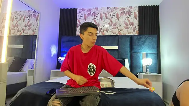 Snapshot of NickandAbby_ chatting on January 31, 7:11 pm NickandAbby online show from January 31, 7:11 pm