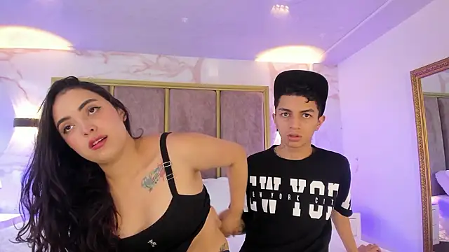 Snapshot of NickandAbby_ chatting on February 2, 8:07 pm NickandAbby online show from February 2, 8:07 pm