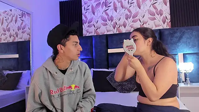 Snapshot of NickandAbby_ chatting on February 8, 12:41 pm NickandAbby online show from February 8, 12:41 pm