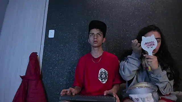 Snapshot of NickandAbby_ chatting on February 10, 7:40 pm NickandAbby online show from February 10, 7:40 pm