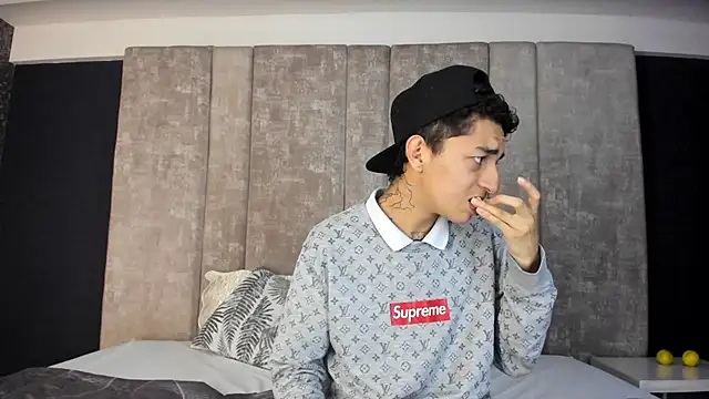 Snapshot of NickandAbby_ chatting on February 20, 7:25 pm NickandAbby online show from February 20, 7:25 pm