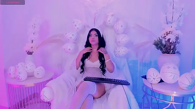 MiaLaurence online show from April 6, 9:16 pm