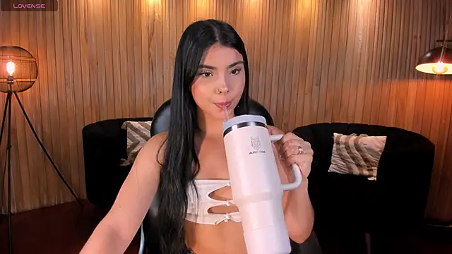Snapshot of MiaLaurence chatting on May 1, 6:45 pm MiaLaurence online show from May 1, 6:45 pm