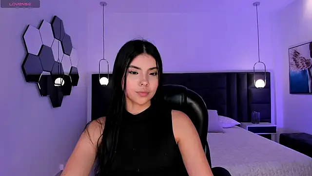Snapshot of MiaLaurence chatting on May 30, 7:00 pm MiaLaurence online show from May 30, 7:00 pm