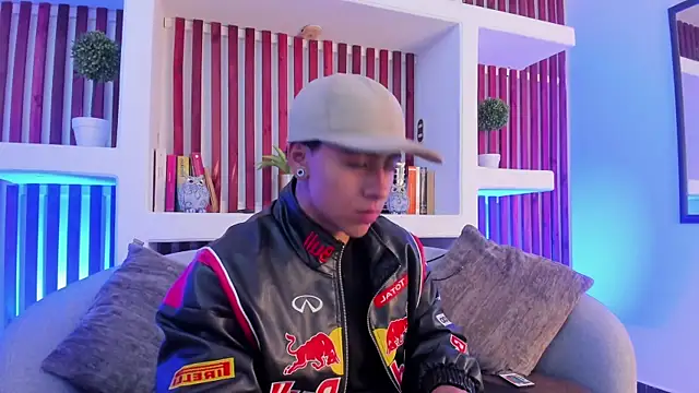 Snapshot of Troy_dalton chatting on September 22, 8:33 pm Troy dalton online show from September 22, 8:33 pm