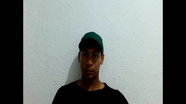 RyanLeon01 online show from July 13, 9:39 pm