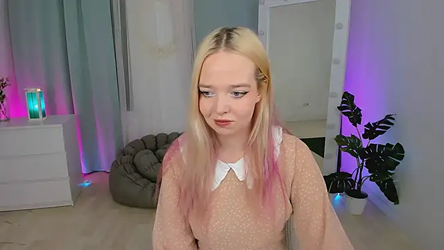 BellaMontgomery online show from February 6, 4:10 pm