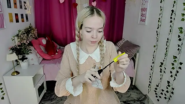 Snapshot of BellaMontgomery chatting on May 30, 6:38 pm BellaMontgomery online show from May 30, 6:38 pm