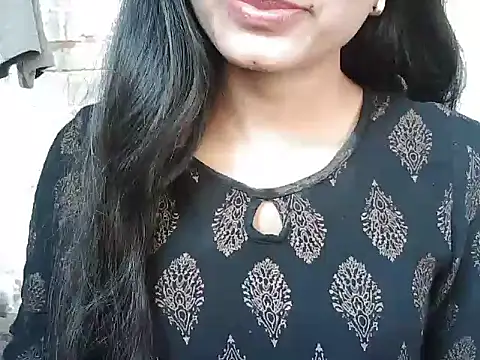 ROSE GOLDE online show from October 26, 4:18 am