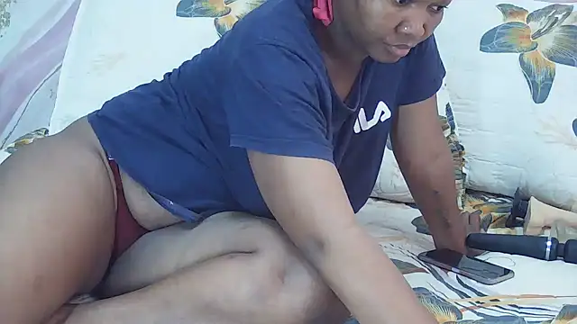 Snapshot of CouplesX96xx chatting on May 31, 12:34 pm CouplesX96xx online show from May 31, 12:34 pm