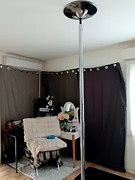 iamlalamilano online show from March 25, 3:29 pm