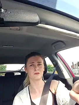 Snapshot of Melly4You chatting on June 3, 3:06 pm Melly4You online show from June 3, 3:06 pm