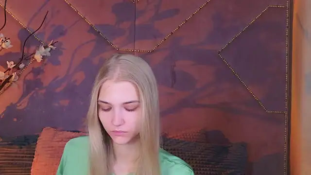 4example Chloe online show from October 8, 10:35 am