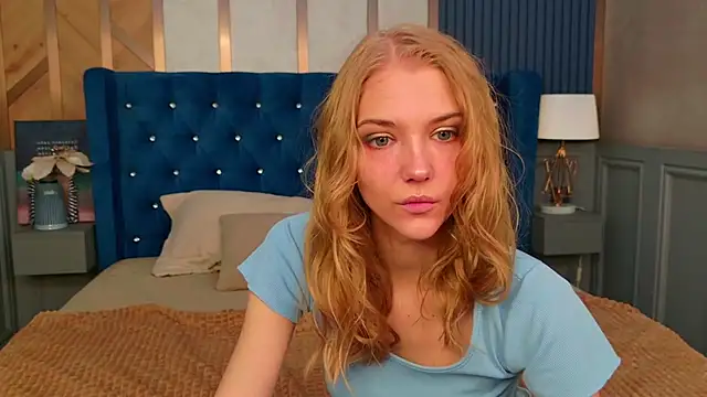 4example Chloe online show from April 8, 5:40 am