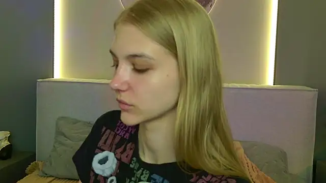 4example Chloe online show from April 10, 5:34 am