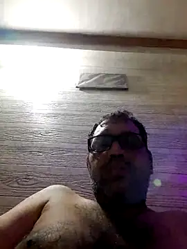 Hot-boy077 online show from April 13, 1:33 am