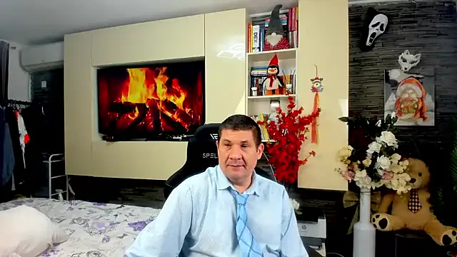 SpartacusDaddy48 online show from March 25, 10:05 pm