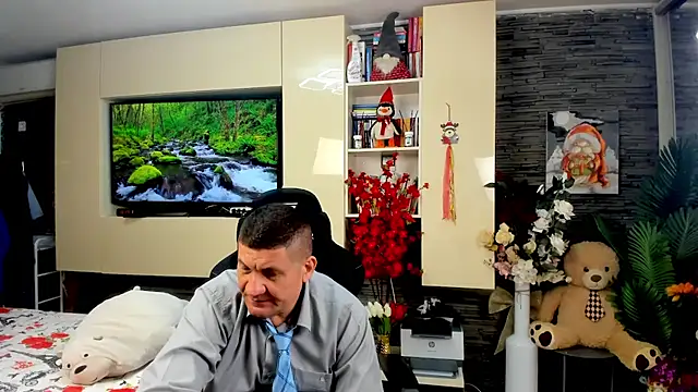 SpartacusDaddy48 online show from April 1, 1:41 pm