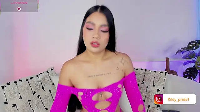 Snapshot of Cutie_Riley chatting on October 9, 3:32 pm Cutie Riley online show from October 9, 3:32 pm