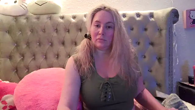 Snapshot of BigBoobsBlair chatting on September 13, 7:19 am BigBoobsBlair online show from September 13, 7:19 am