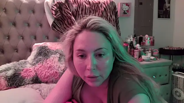 Snapshot of BigBoobsBlair chatting on October 4, 7:01 pm BigBoobsBlair online show from October 4, 7:01 pm