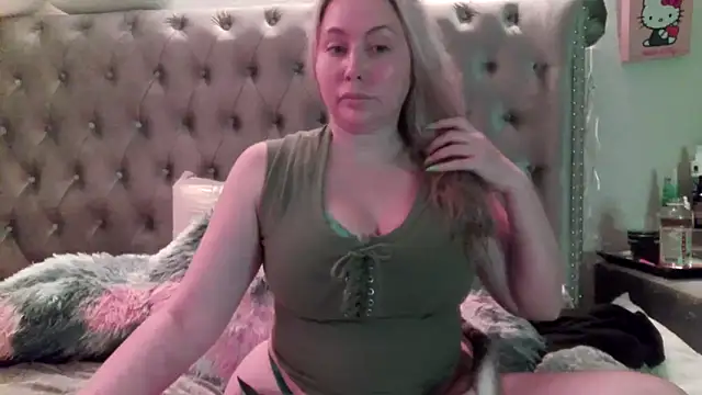 Snapshot of BigBoobsBlair chatting on October 8, 1:25 am BigBoobsBlair online show from October 8, 1:25 am