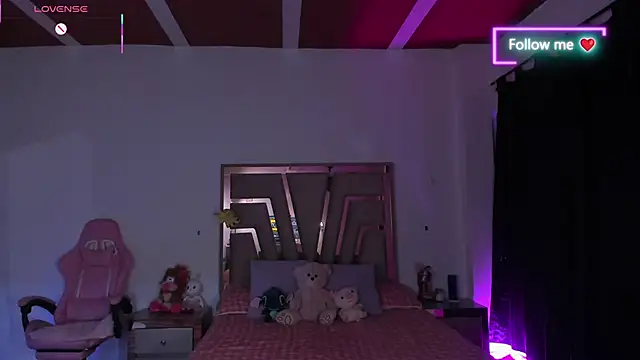 lunaarose online show from February 21, 3:51 am