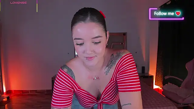 Snapshot of lunaarose chatting on April 24, 3:31 am lunaarose online show from April 24, 3:31 am