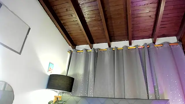 Snapshot of EmaaaBrown_ chatting on September 21, 5:20 am EmaaaBrown  online show from September 21, 5:20 am