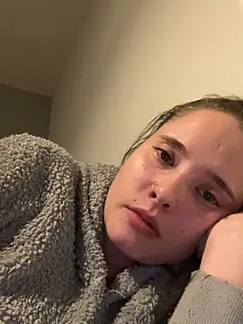 LollyLove  online show from April 6, 8:10 pm