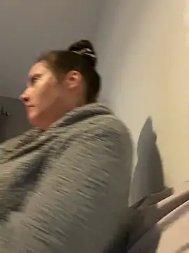 LollyLove  online show from April 17, 8:01 pm