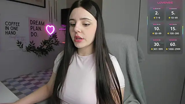 LiaWoow online show from December 14, 2:44 pm