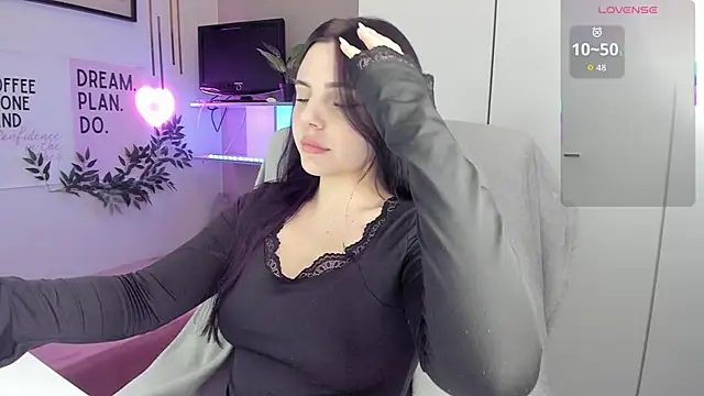 LiaWoow online show from December 16, 2:44 pm