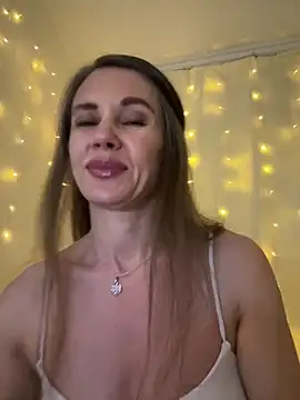 Snapshot of LucieMack chatting on June 24, 5:56 pm LucieMack online show from June 24, 5:56 pm