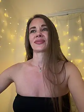 Snapshot of LucieMack chatting on July 19, 6:22 pm LucieMack online show from July 19, 6:22 pm