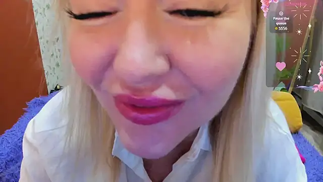 Snapshot of FlirtyMary chatting on April 23, 10:01 pm FlirtyMary online show from April 23, 10:01 pm
