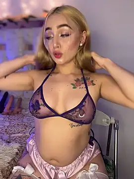 Snapshot of Sara_Sophia420 chatting on May 13, 6:33 am Sara Sophia420 online show from May 13, 6:33 am