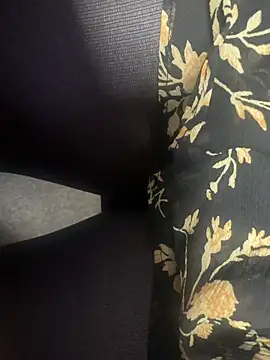 HiddenHoneyLDN online show from November 3, 11:00 am