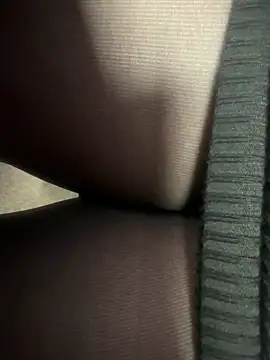 HiddenHoneyLDN online show from December 3, 9:29 am