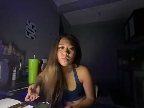 Snapshot of PinayLina18 chatting on May 8, 2:28 am PinayLina18 online show from May 8, 2:28 am