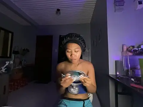 Snapshot of PinayLina18 chatting on May 28, 5:38 am PinayLina18 online show from May 28, 5:38 am