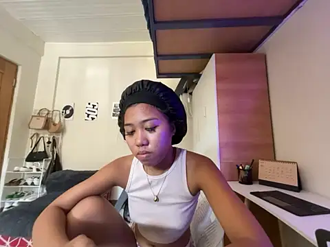 Snapshot of PinayLina18 chatting on June 9, 3:40 am PinayLina18 online show from June 9, 3:40 am