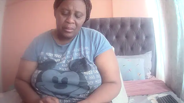 HUGEASSXXXXX online show from March 25, 5:35 am