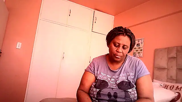 HUGEASSXXXXX online show from July 3, 6:42 am
