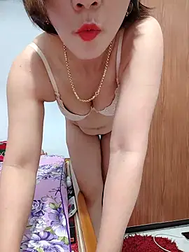 Snapshot of Rosalind_xxx chatting on April 22, 10:44 pm Rosalind xxx online show from April 22, 10:44 pm