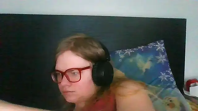 Moonolighta online show from November 6, 9:21 am