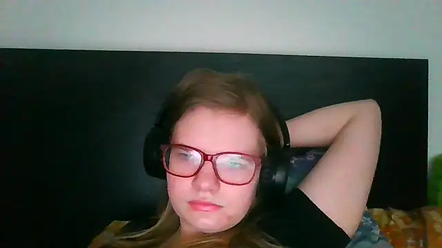 Moonolighta online show from March 10, 8:52 am