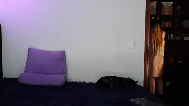 karlamoon23 online show from November 8, 8:51 pm