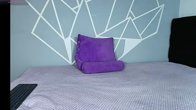 karlamoon23 online show from March 15, 9:32 pm