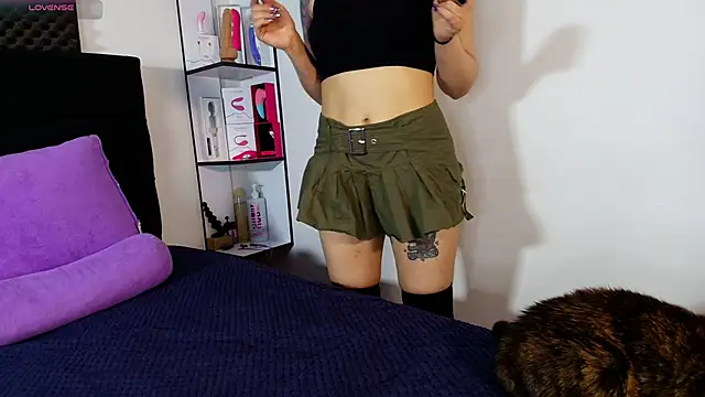 karlamoon23 online show from April 12, 8:58 pm